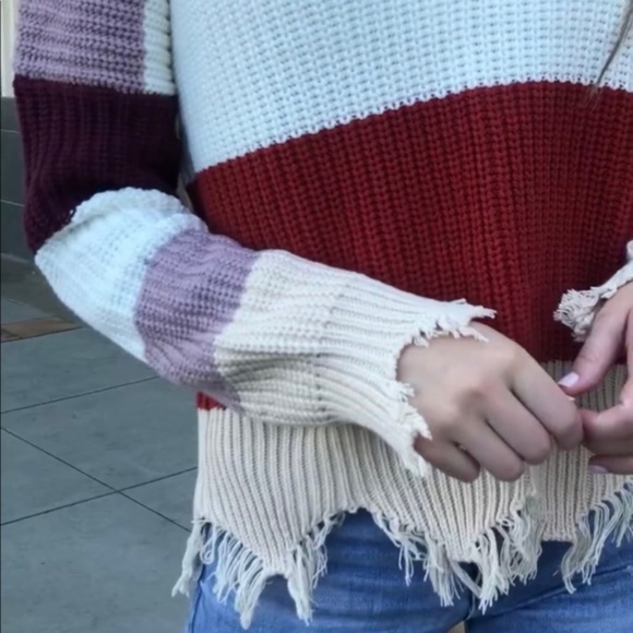 🛍 Distressed Colorblock Sweater - Picture 2 of 7